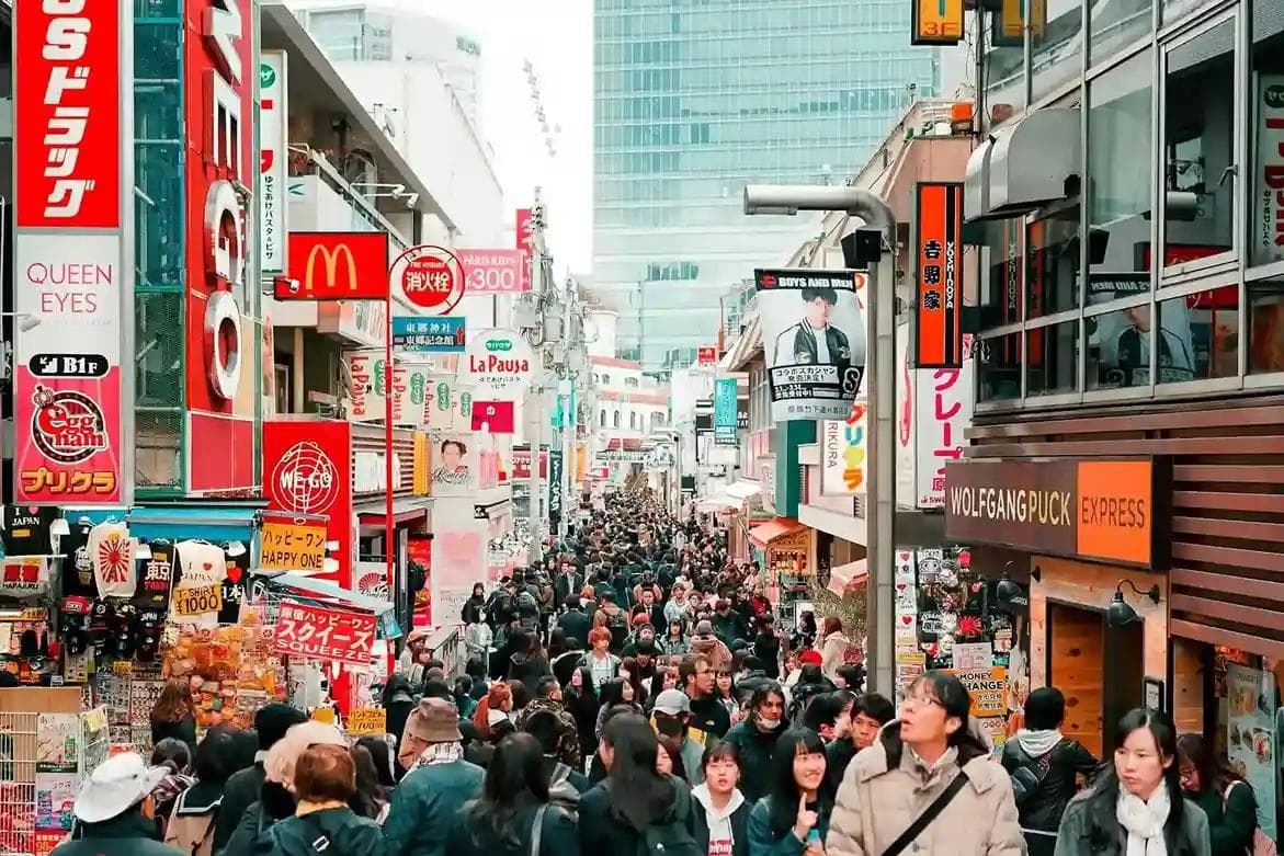 Image of crowded shopping street in Harajuku, Japan